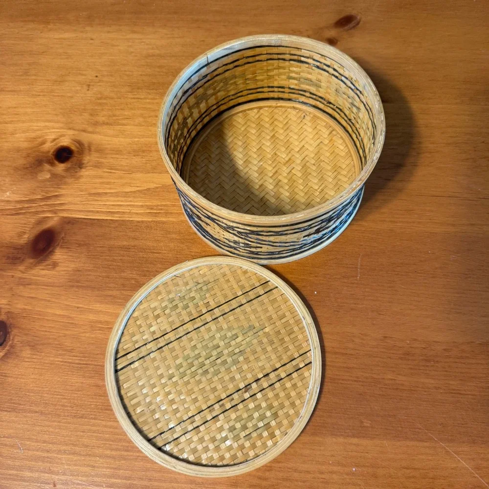 N/A handwoven round